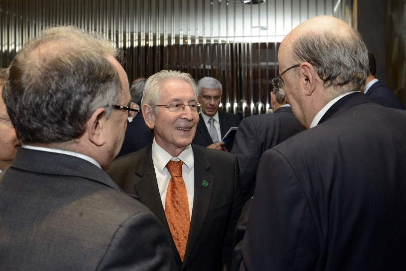 Côrte com Meirelles no seminário em Brasília (foto: Miguel Ângelo Pinheiro/CNI)