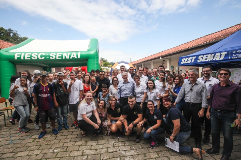 Mais de 1,8 mil pessoas participaram das atividades na Escola de Educação Básica João Widemann, em Blumenau. Foto: Leo Laps