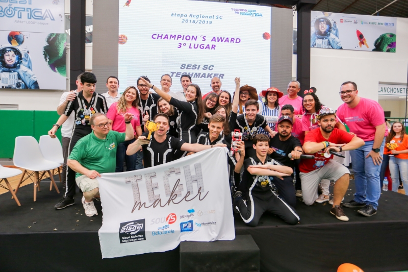 Equipe de Blumenau ficou com o terceiro lugar. Foto: Rodrigo Parucker/Grazieli Scottini