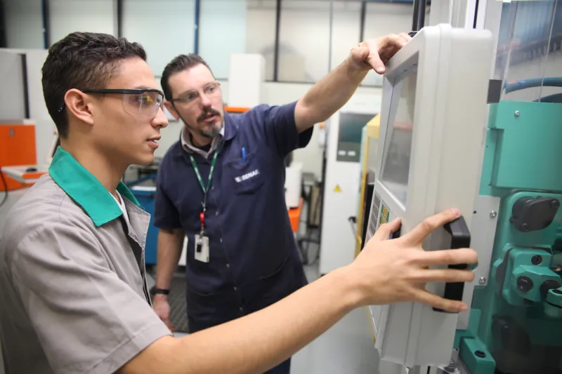 Modalidade promove o desenvolvimento de habilidades práticas entre os estudantes e promove a cultura organizacional das empresas (foto: Marcelo Kopcki)