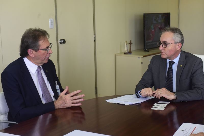 Presidente da FIESC, Mario Cezar de Aguiar (esq.), e secretário Luiz Pontel de Souza (foto: Sérgio Amaral) 