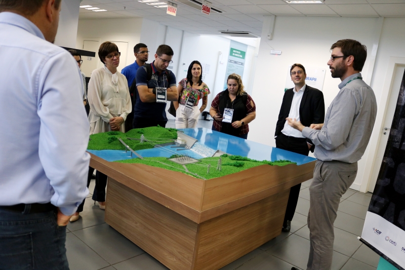 Outro projeto do Instituto SENAI de Inovação em Sistemas Embarcados apresentado foi o do monitoramento inteligente de barragens . Foto: Ivonei Fazzioni