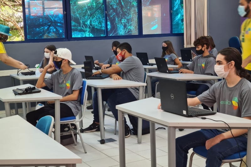 Alunos do ensino médio retornando às aulas em Florianópolis. Foto: Divulgação/Escola S