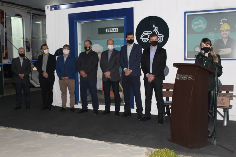 Gerente do SENAI Regional Sul, Graziela da Silva Branco,  agradece ao Governo Municipal e SENAI pela parceria