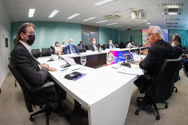 Em reunião de diretoria, FIESC debate cenários econômico e político e enfrentamento à pandemia