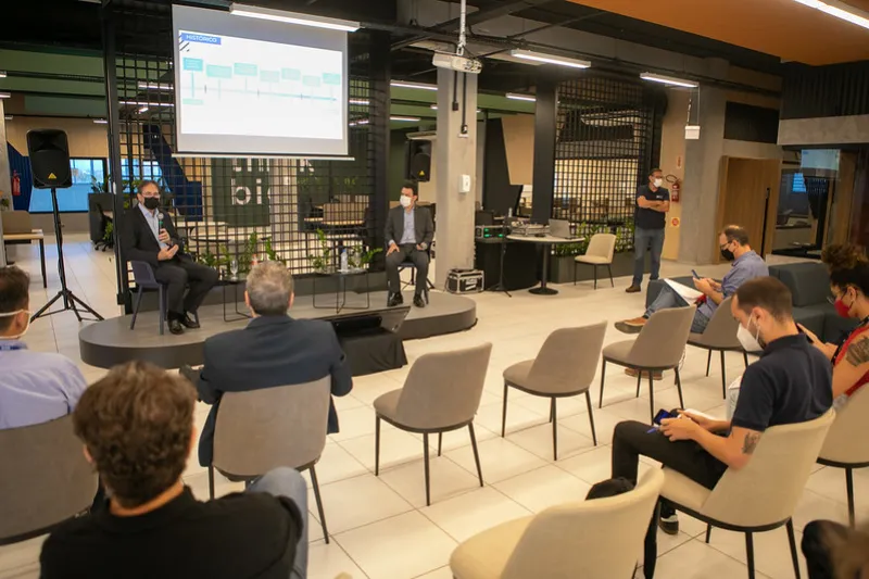 Em coletiva à imprensa, Aguiar detalhou plano de educação para Joinville. Foto: Filipe Scotti 