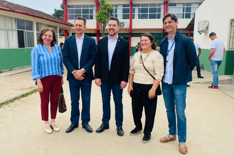 Visita à escola de São José na manhã deste sábado (30). Foto: Márcia Oliveira
