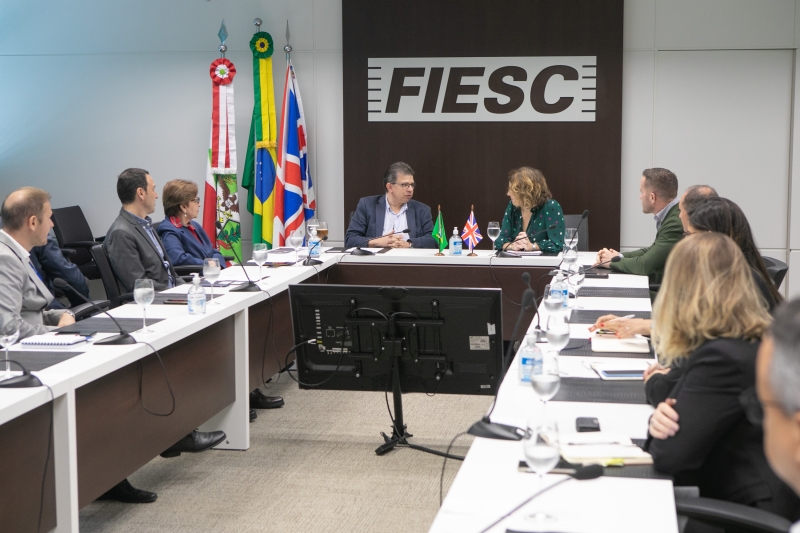 FIESC recebe embaixadora do Reino Unido no Brasil