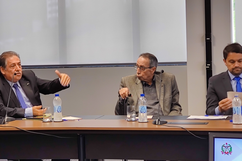 Presidente da Jucesc, Juarez Domingues Carneiro (esq.) (foto: Elmar Meurer)