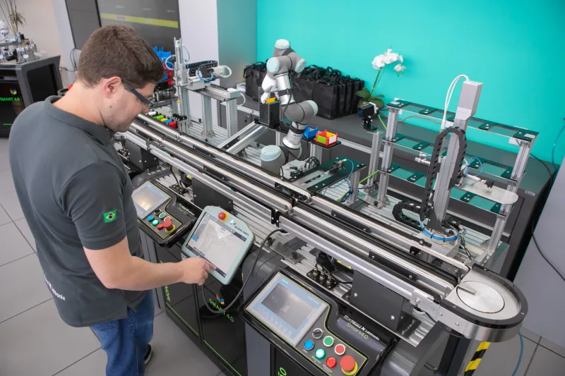 Equipamento fabricado pela Labtronix inclui diversos recursos da indústria 4.0. Foto: Filipe Scotti