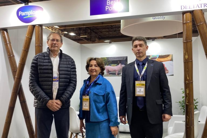 Visita ao estande da Pamplona Alimentos