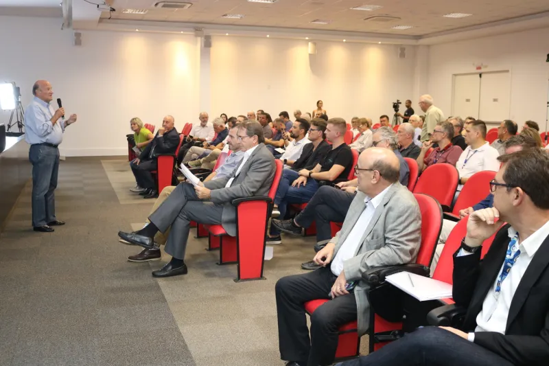 Vice-presidente regional da FIESC, Ulrich Kuhn, realizou a abertura da reunião em Blumenau (foto: Dâmi Radin)