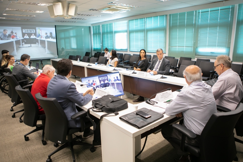 Encontro debate gestão de saúde e segurança no trabalho e NR-12