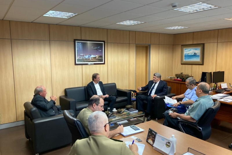 Defesa e FIESC debatem sinergia entre Forças Armadas e indústria