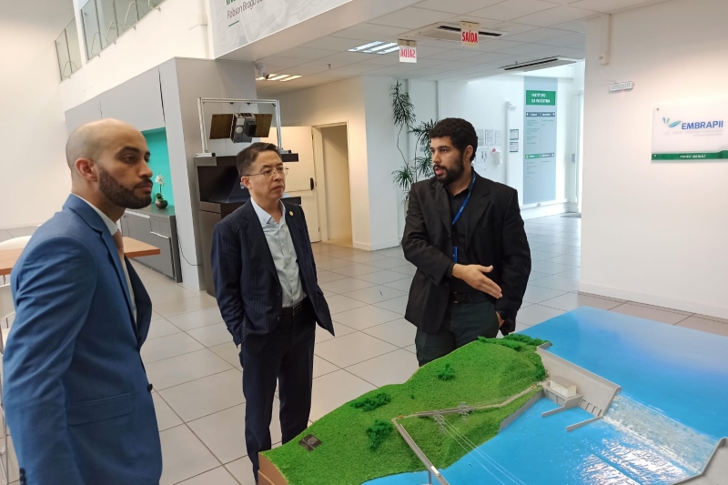 Universidade chinesa visita Instituto SENAI de Sistemas Embarcados