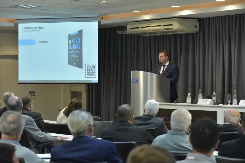 Juiz Marlos Melek durante palestra na FIESC (foto: Elis Pereira)