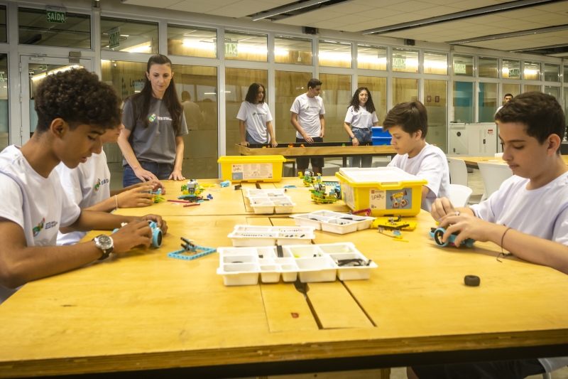 Escola SESI volta às aulas e apresenta nova marca às famílias e estudantes