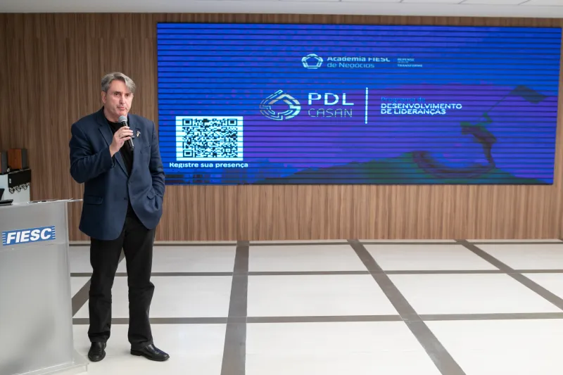 Presidente da Casan, Laudelino de Bastos e Silva, também participou do início das atividades da terceira turma. Foto: Filipe Scotti