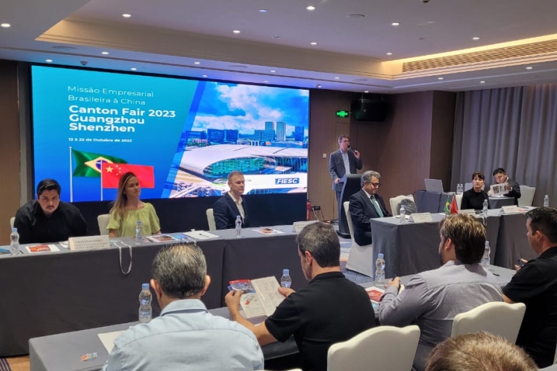 Encontro o embaixador Alan Coelho de Sellos, cônsul-geral do Brasil em Cantão