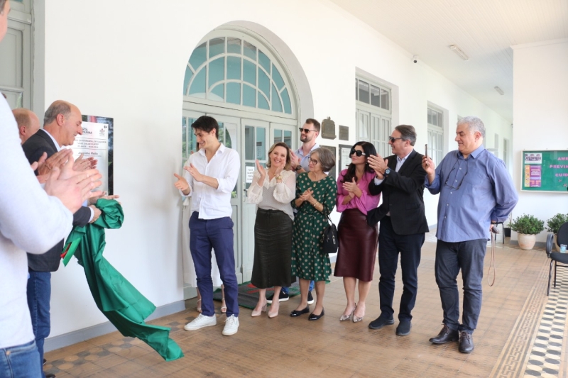 Familiares e autoridades na solenidade, realizada na estação da Epagri, em Caçador