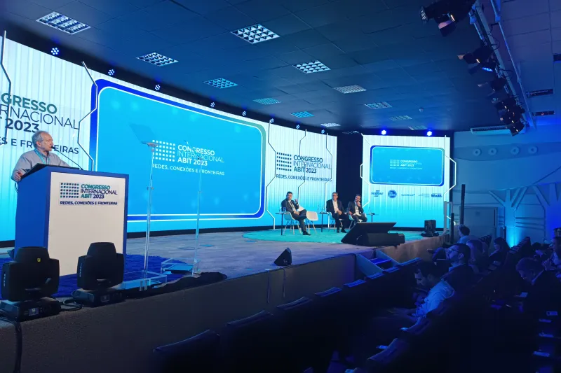 Fernando Pimentel, da ABIT, na abertura do Congresso do setor