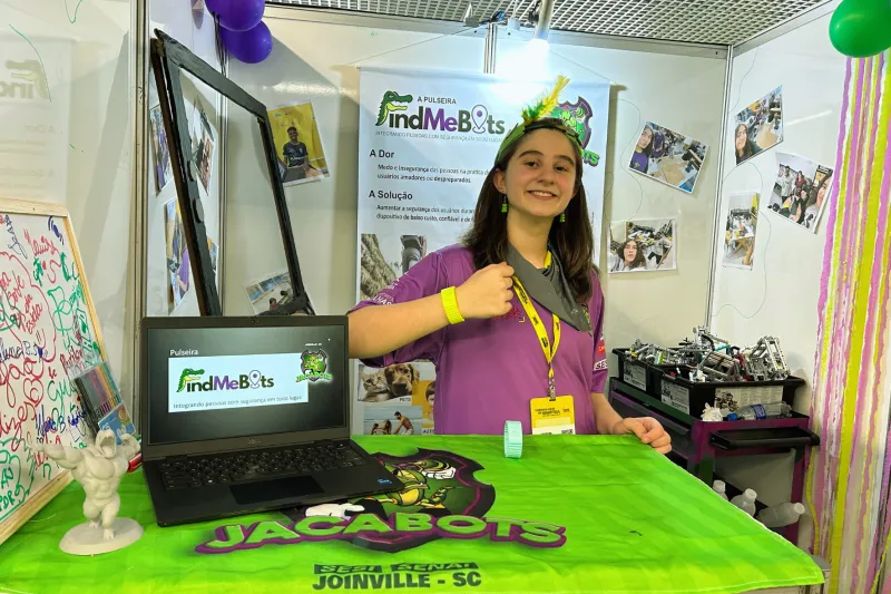 Mariana e sua equipe criaram uma pulseira para aumentar a segurança de quem pratica trilha. Foto: André Kopsch