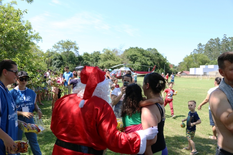 FIESC distribui 2 mil brinquedos a moradores de bairros atingidos pelas enchentes. Foto: Jeferson Bertolini