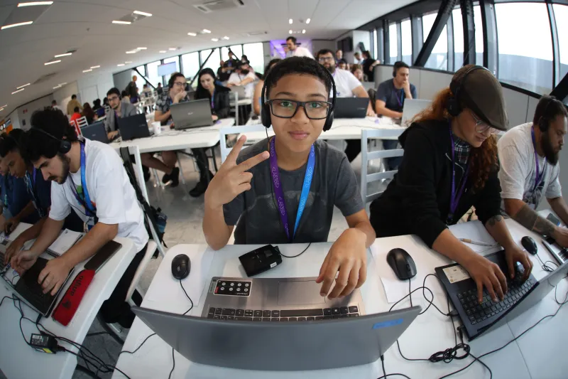 Floripa Mais Tec conecta alunos e empresas dispostas a contratar