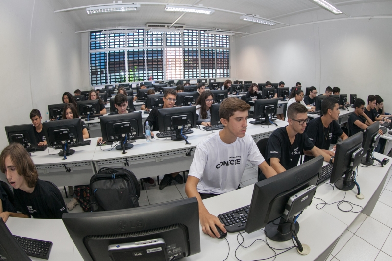 Adoção da IA pelas empresas provoca corrida por qualificação