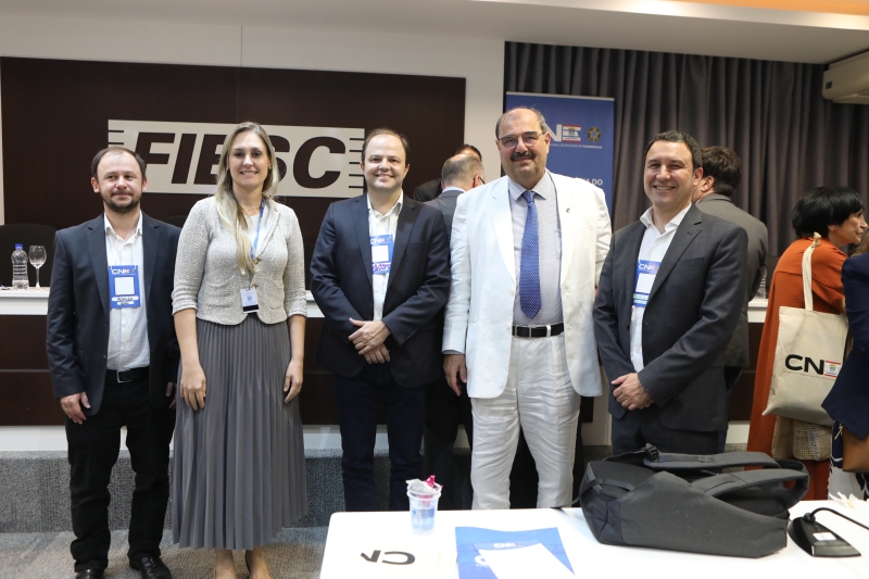 Executivos do SENAI com o presidente do Conselho Nacional de Educação, Luiz Roberto Curi