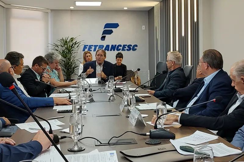 Reunião foi realizada nesta segunda (22) na sede da Fetrancesc. (Foto: Elmar Meurer)