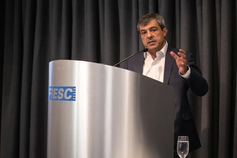 Roberto Padovani traz análise do cenário econômico para Diretoria da FIESC nesta sexta (19). (foto:Filipe Scotti) 