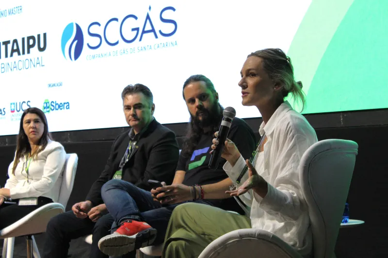 Pauline Bellaver destacou que 60% dos produtores integrados do grupo JBS já possuem energia solar. Foto: MB Comunicação