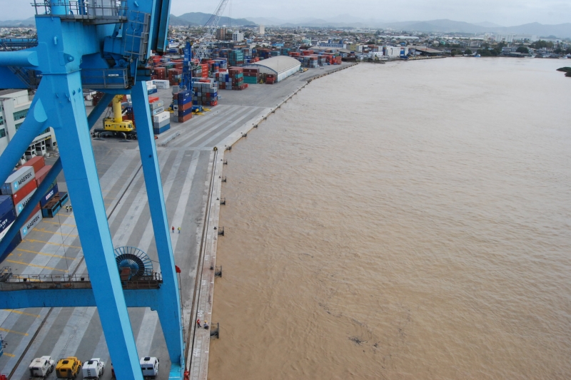 Falta de pagamento suspende dragagem do acesso ao Porto de Itajaí