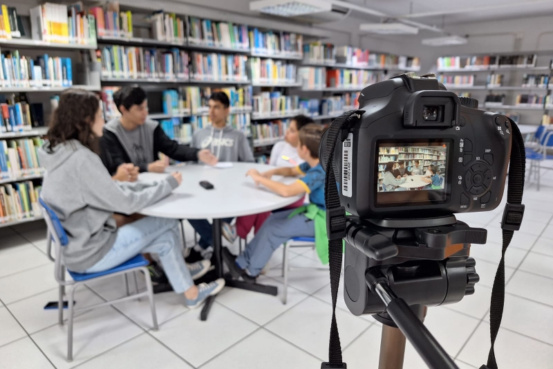 Pessoas podem ser voluntárias em oficinas profissionais, como fotografia (Divulgação)