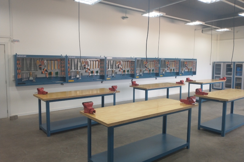 Unidade conta com estrutura completa de salas, móveis e equipamentos (Divulgação)