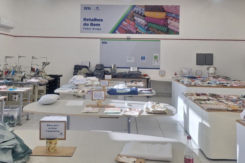 Área destinada ao Retalhos do Bem, programa que produz mantas e travesseiros