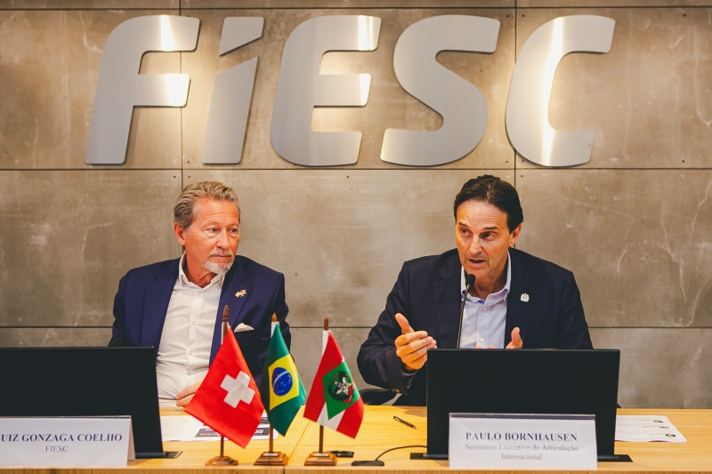 Luiz Gonzaga Coelho, presidente da Câmara da Indústria da Saúde da FIESC e sócio-fundador da C-Pack, e Paulo Bornhausen, secretário de Estado de Articulação Internacional. Foto: Filipe Scotti