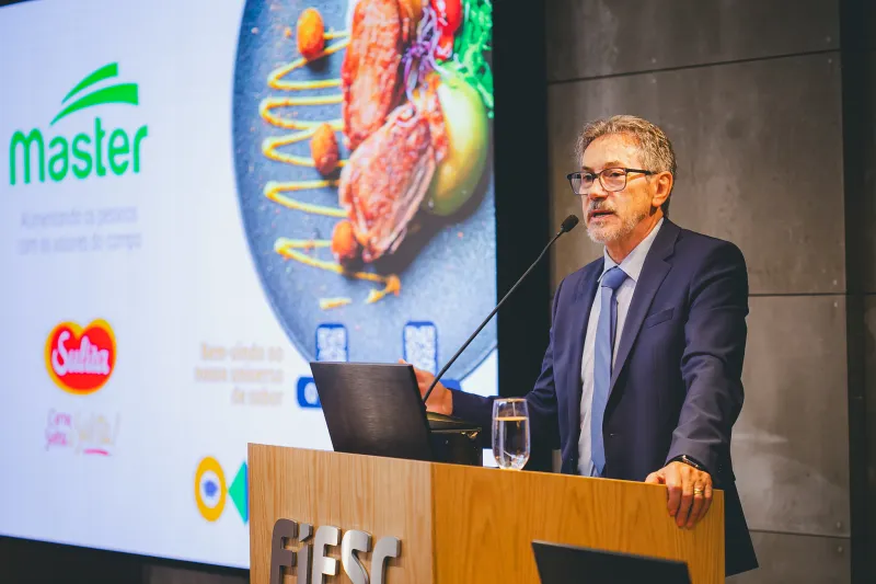 Mario Faccin, CEO da Master, em apresentação na FIESC. Foto: Filipe Scotti