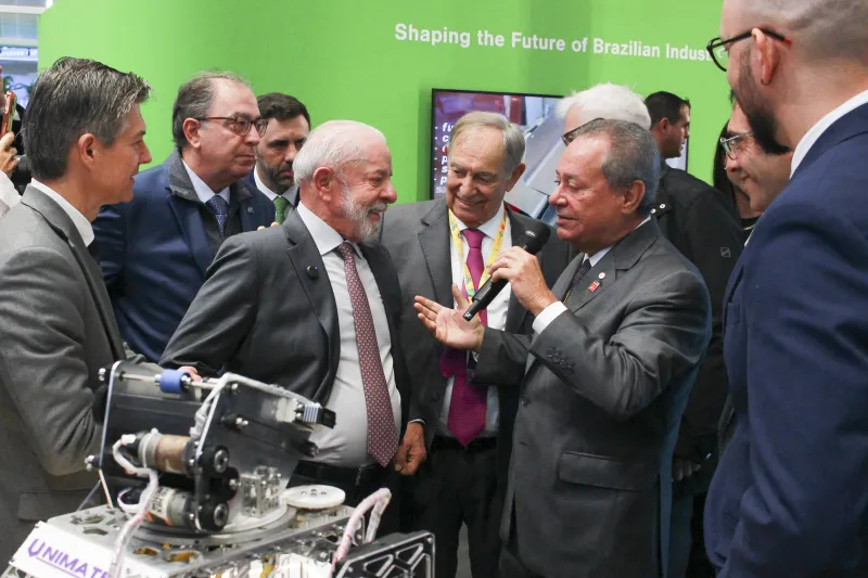 Robô da Escola SESI/SC é exibido na maior feira industrial do mundo, na Alemanha