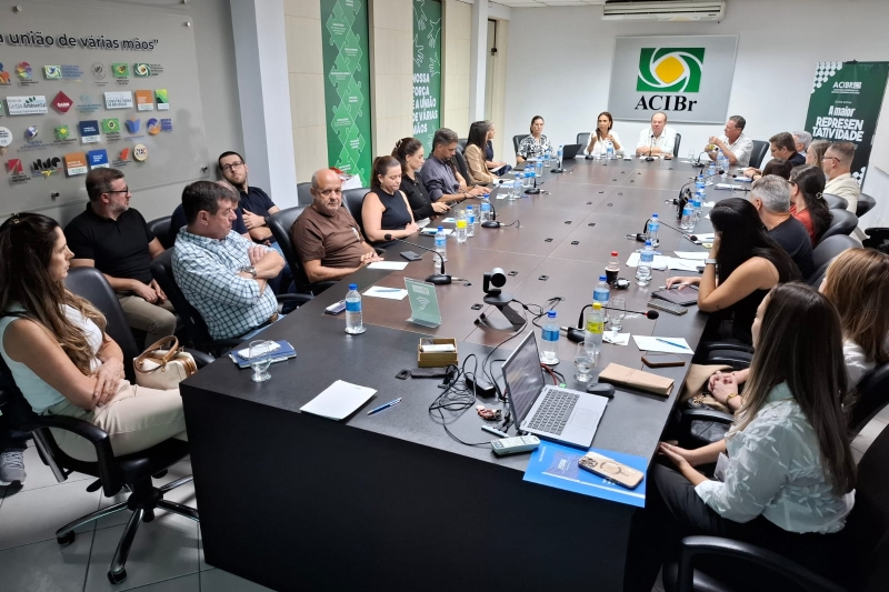 Vice-presidência da FIESC para o Vale do Itajaí Mirim debate relações trabalhistas com representantes de sindicatos. (Foto: Divugação)