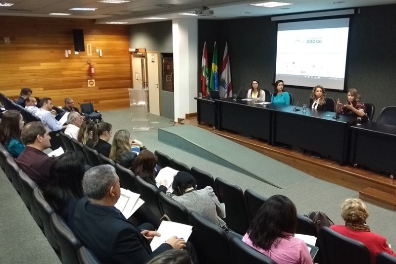 Programação incluiu mini-palestras ministradas por membros da comissão (Foto: Divulgação Alesc)