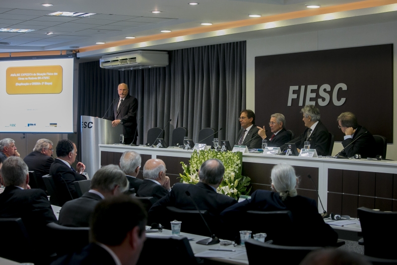 Estudo foi apresentado pelo engenheiro Ricardo Saporiti em reunião de diretoria da FIESC (foto: Fernando Willadino)