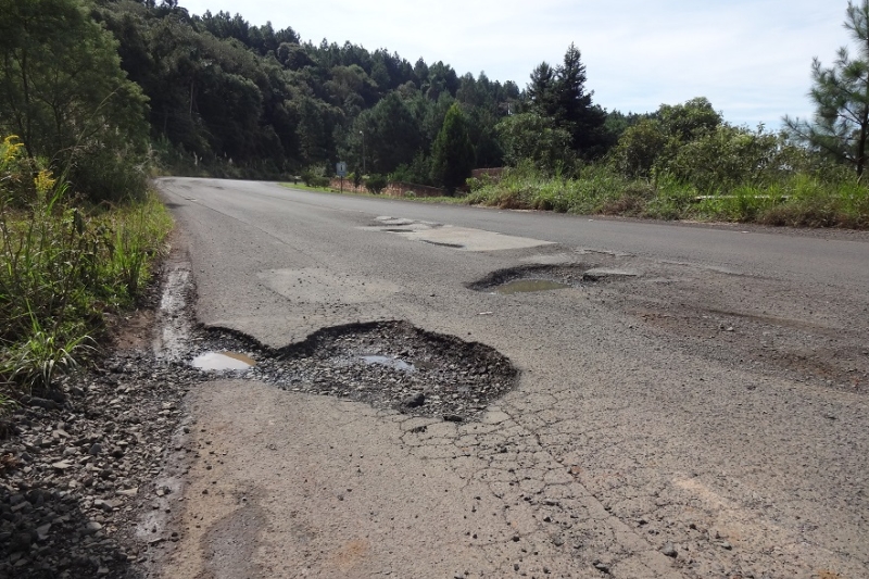 Situação da SC-135 (Porto União/Matos Costa) no km 11,3 (foto: Ricardo Saporiti)